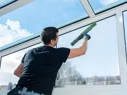 شركة الصفرات لتنظيف الواجهات بالرياض0562048682 خدمات تنظيف احترافية